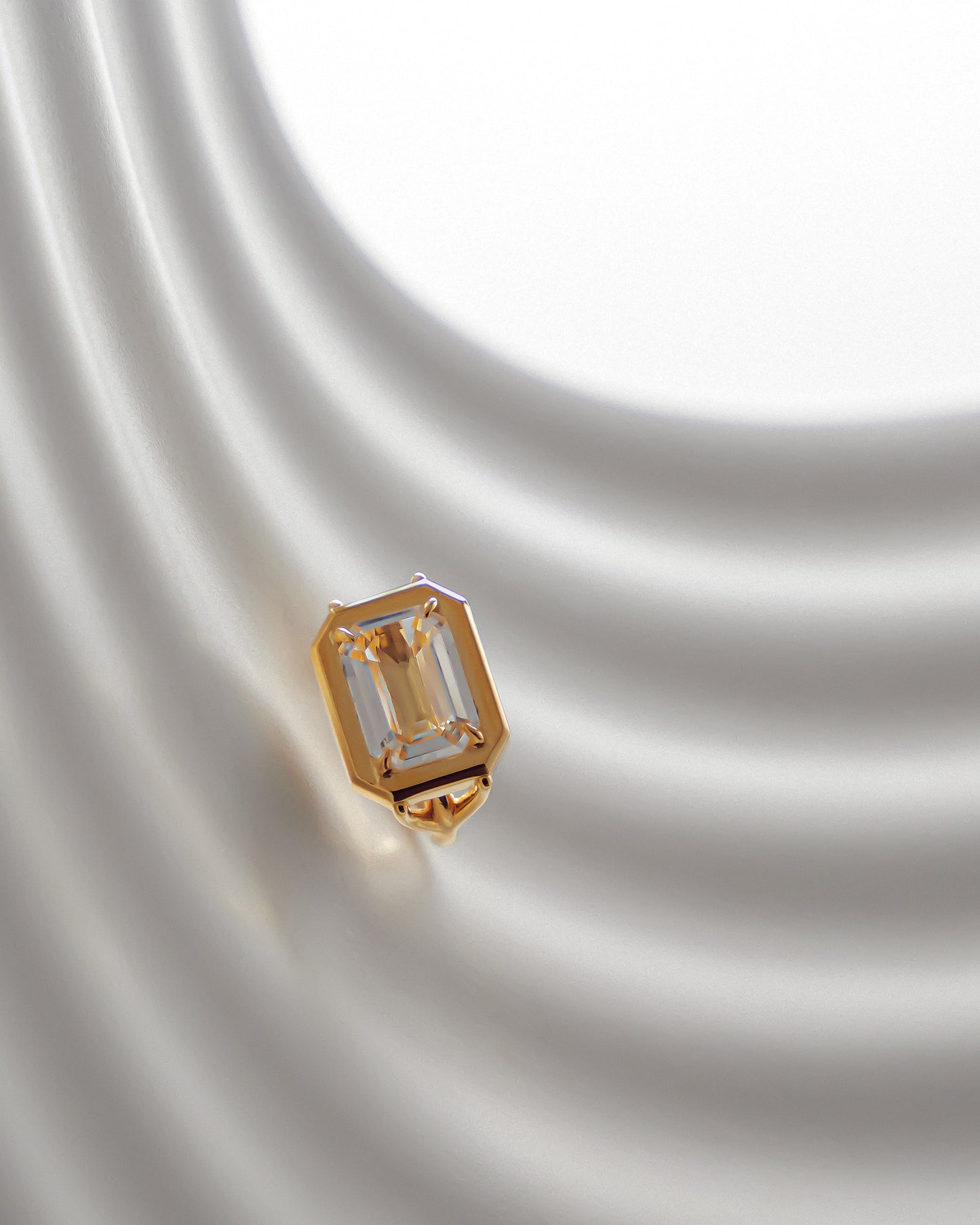 Stone Keeper Ring Gold